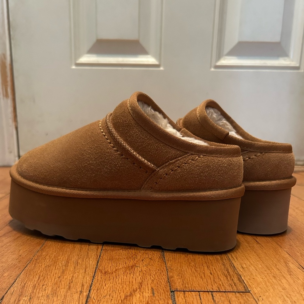 Cushionaire Huggy Cozy Platform Mules Chestnut Size 6